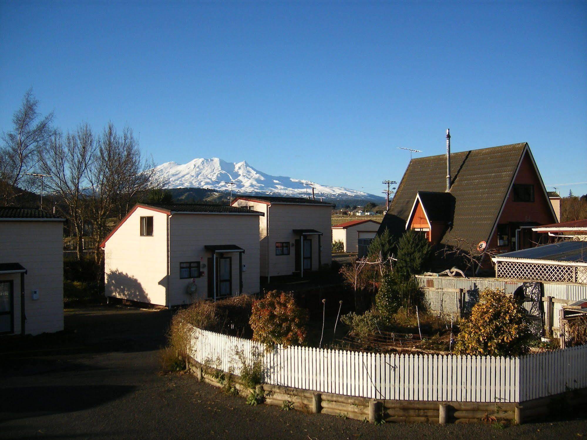 Ossies Motels And Chalets Ohakune Exterior photo